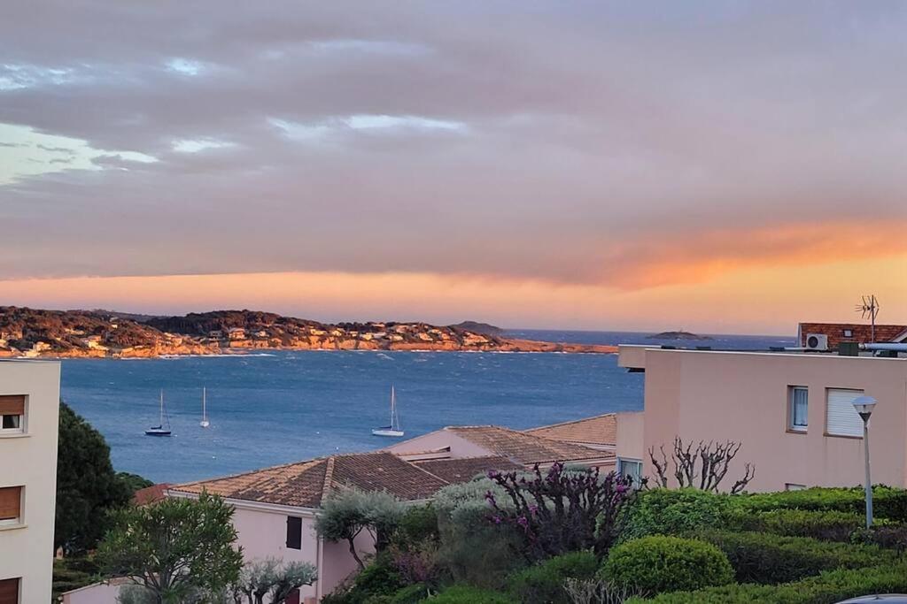 T2 Vue Mer Dans Residence Calme / T2 Sea View In A Quiet Residence Bandol Zewnętrze zdjęcie