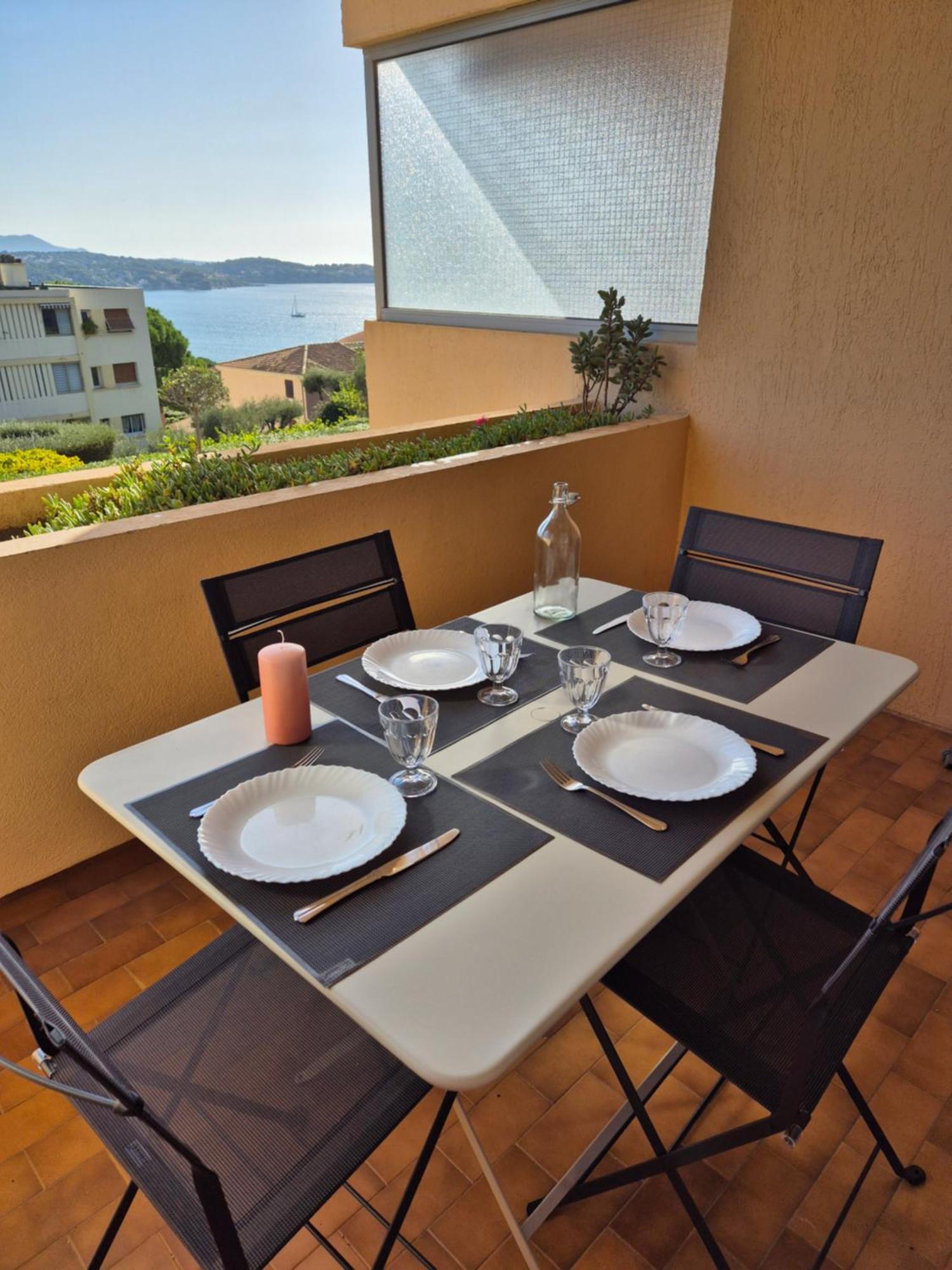 T2 Vue Mer Dans Residence Calme / T2 Sea View In A Quiet Residence Bandol Zewnętrze zdjęcie